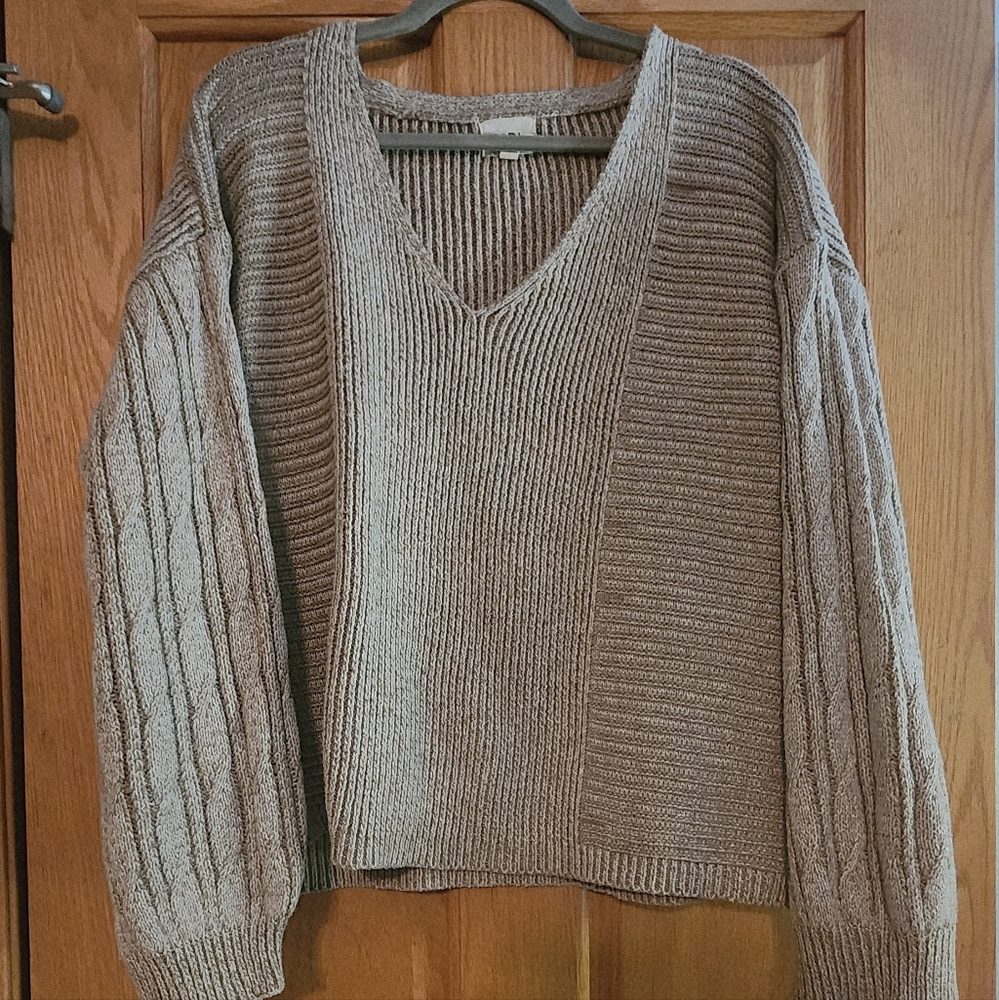 BiBi V-Neck Cable Knit Sweater - Tan